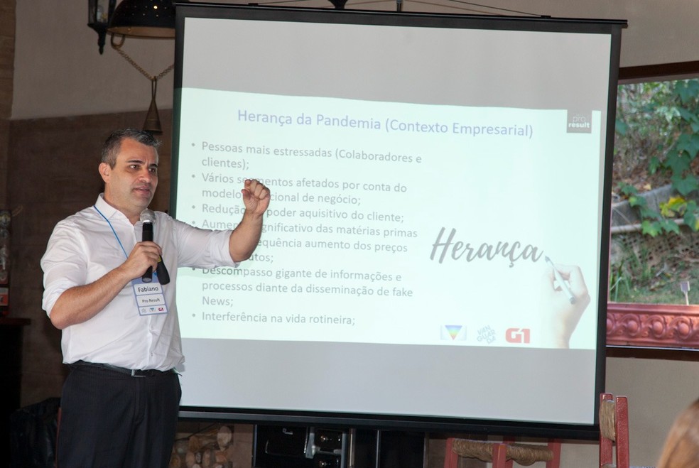 Fabiano Resende durante palestra em Bragança